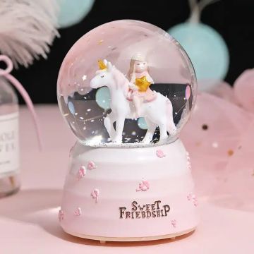 Unicorn Üzerinde Kız Işıklı Müzikli Cam Kar Küresi