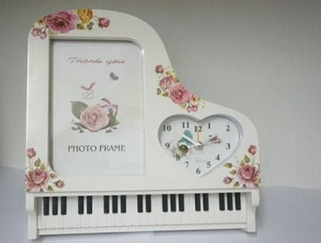 Dekoratif Piyano Görünümlü Çerçeve ve Masa Saati