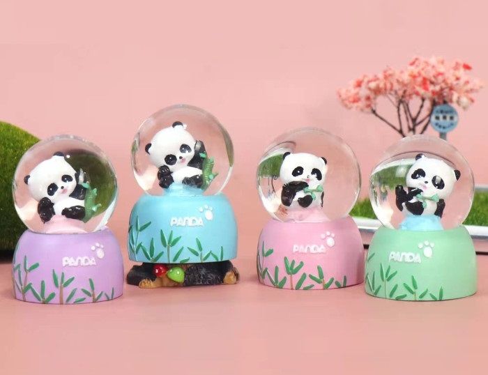 Mini Işıklı Yavru Panda Tasarımlı Dekoratif Cam Kar Küresi
