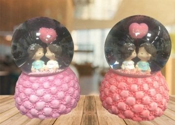 Sevimli Love Balonlu Çocuk Temalı Işıklı Müzikli Cam Kar Küresi