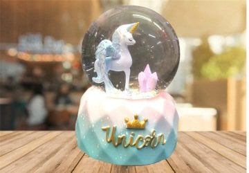 Unicorn Temalı Işıklı Müzikli Cam Kar Küresi