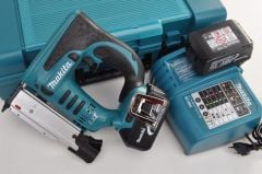 Makita BPT351RFE Akülü Çivi Çakma Makinası 18V 3.0Ah Li-ion