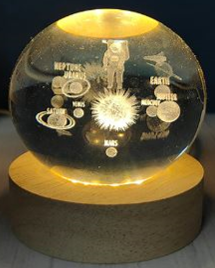 Dekoratif Bütün Gezegenler Tasarımlı Ahşap altlıklı Işıklı Cam Küre Büyük Boy Cam:8cm Ahşap:2cm