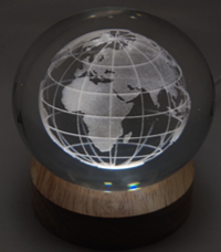 Dekoratif Dünya Tasarımlı Ahşap altlıklı Işıklı Cam Küre