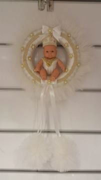 sünnet çelenk içinde oturan bebek altın kapı süsü