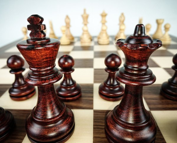 Profesyonel Turnuva Satranç Takımı (Maun Figürlü)