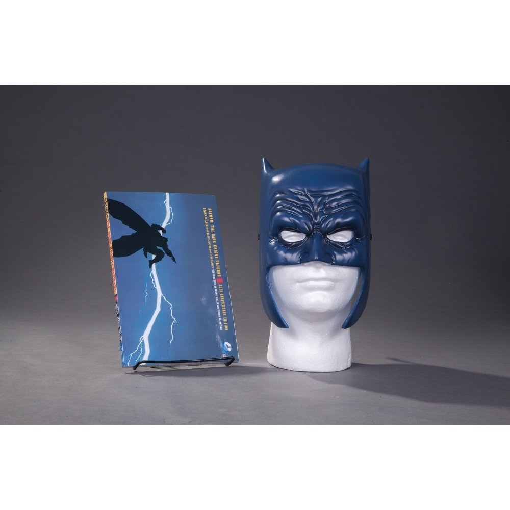 Dark Knight Returns Book & Mask Set