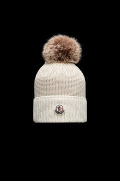 Beanie with Pom-Pom - Bere, Krem