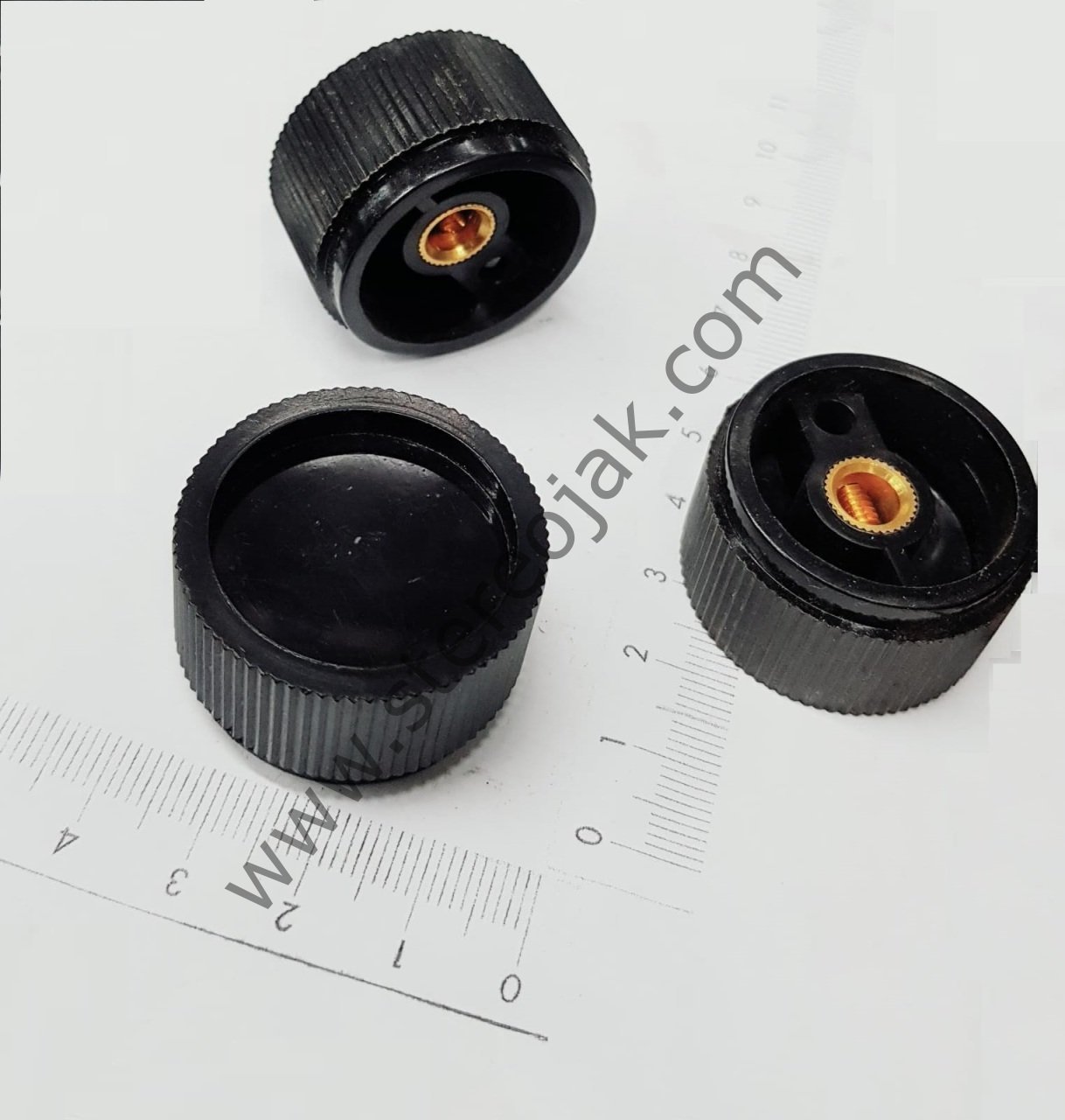 Bakalit Potansiyometre Düğmesi  , Yandan Vidalı Pot Başlığı( Genişlik : 33mm , Yükseklik : 18.5mm )  Çok turlu Pot Düğmesi ( 6,3mm Pot Başlarına Uygundur ) Made in Taiwan
