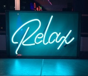 Relax Neon Yazı