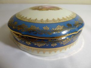 Limoges imzalı porselen mücevher kutusu Ç 13cm