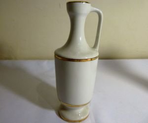 Limoges imzalı beyaz kulplu porselen vazo Y:18cm