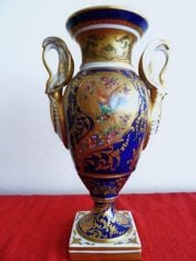 Limoges imzalı altın yaldızlı, el boyaması porselen kulplu vazo 19.Yy.  İmzalı Y:32cm