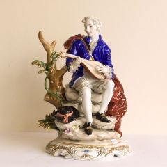 Tiche porselen mandolin çalan erkek, imzalı Y:33
