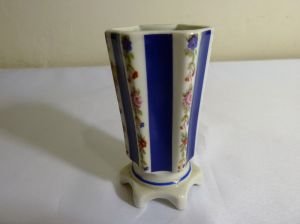 Limoges imzalı porselen vazo. Y:9,5cm