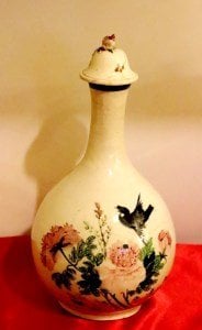 Porselen yüzeyi el boyaması çiçek ve kuş figürleriyle bezenmiş, kapaklı eski dönem Çin sürahi Y36cm.
