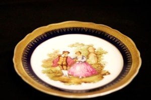 Limoges imzalı el boyaması porselen tabak. Ç:25cm