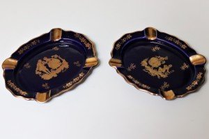 Limoges imzalı altın vermeyli porselen çift küllük. 15x11,5cm.