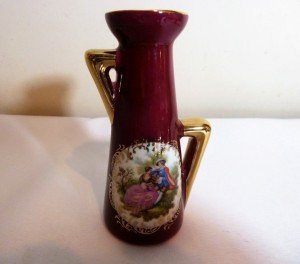 Limoges imzalı porselen el boyaması vazo. Y:10,5cm
