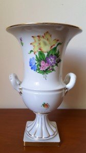 Herend imzalı porselen el boyaması vazo. Y.24,5cm