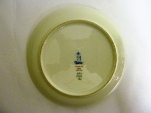 Augarten Wien imzalı porselen tabak. Ç:15cm.