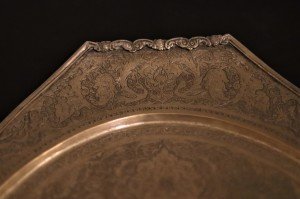 Gümüş tepsi, yüzeyi kalem işçilikli. 19.Y.y.  800 ayar 1830gr  57x37cm.