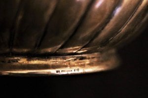 Christofle damgalı gümüş kaplama el kakması kallavi boy leğen ibrik.  19.Y.y. Leğen ağız çapı 45cm Y:20cm. İbrık Y:35cm.