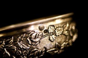 Gümüş, tuğralı ve sah damgalı, Osmanlı dönemi yüzeyi el işçilikli şekerlik 534gr. Ağız Çapı. 17cm.