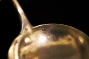 Christofle damgalı gümüş kaplama büyük boy kepçe. Boy: 32.5cm. Ağız çapı: 9cm.