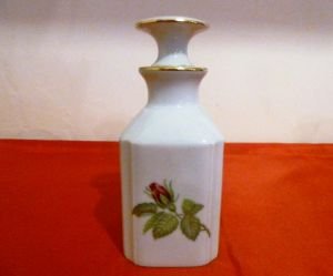 Porselen parfüm şişesi. Limoges  damgalı Y:15,5cm. 19.Y.y.