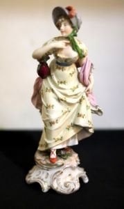 Meissen imzalı 19.Y.y. el boyaması porselen çift figür heykel. Y:22cm.