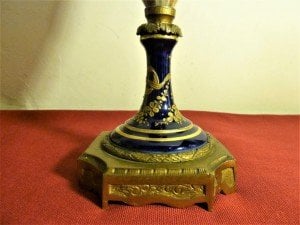 Sevres imzalı tabanı bronz kaideli el boyaması porselen vazo. 19 Y.y. Y:34cm.
