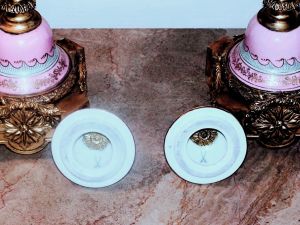 Meissen imzalı çift  porselen vazo. Bronz kare kaideli   Y:77 cm.