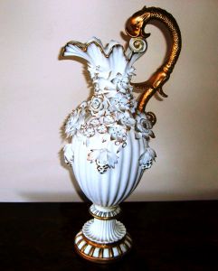 Dresden damgalı, el yapımı Osmanlı pazarı için özel üretim  porselen şerbetlik. 19.Yy.  Y:52 cm.
