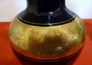 Porselen altın vermeyli çift kobalt vazo. İmzalı. Y:30 cm.
