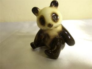 Goebel imzalı porselen el boyaması panda figürlü biblo. Y. 7cm.