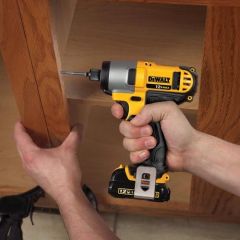 Dewalt DCF815S2 10.8V Li-Ion Şarjlı Darbeli Tornavida