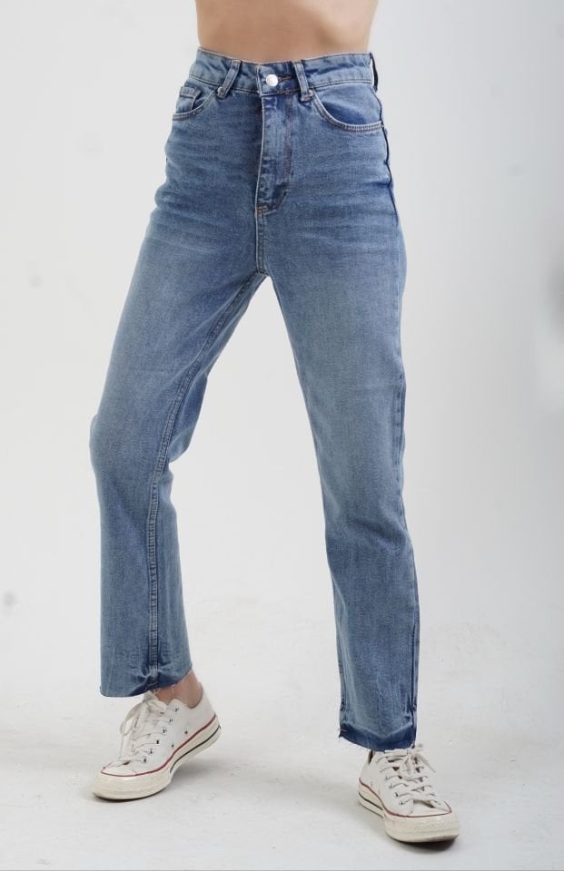 Buz Mavi Paçası Dikişsiz Mom Fit Jean Pantolon