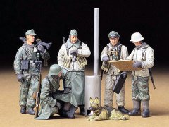 1/35 Ger. Soldiers Field Briefing