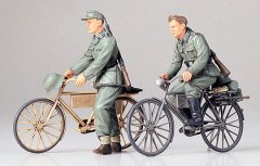 1/35 German Soldiers with Bicycle