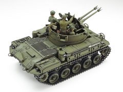1/35 M42 Duster w/3 Fighures