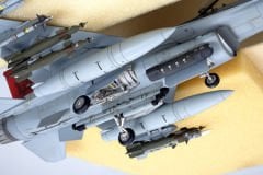 1/48 F-16C Block 25/32 ( İki versiyon )