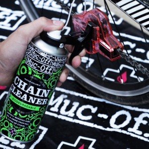 Muc-Off Bicycle Chain Doc 400ml Zincir Temizleme Spreyi ve Fırçası