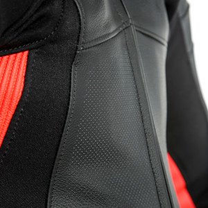 Dainese Assen 2 Perforeli Deri Tulum Siyah Kırmızı