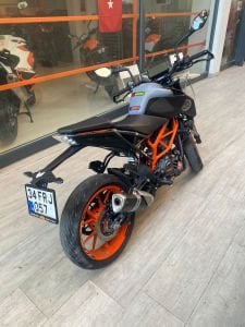 2. El Ktm 125 Duke 2022