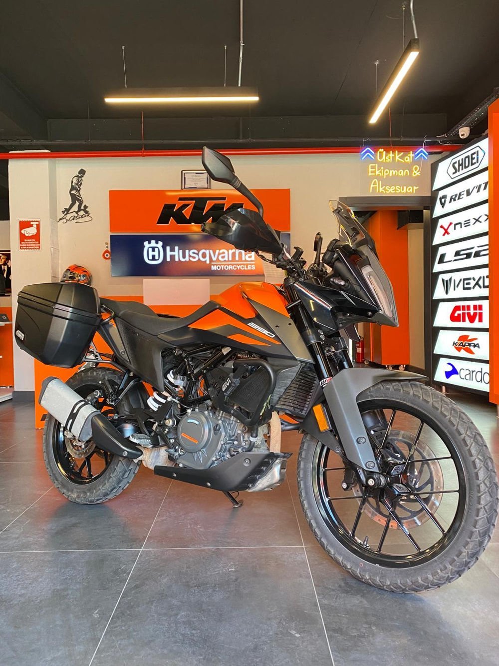 2. El Ktm 390 Adventure 2021