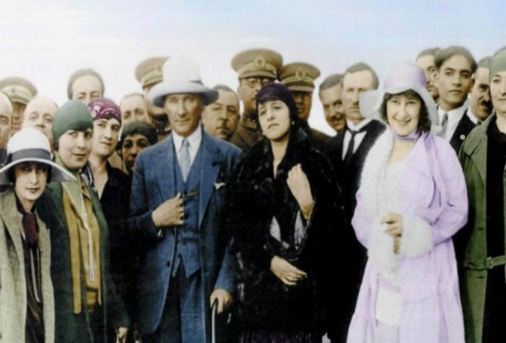 Atatürk ve Kadınlara Bakış Açısı