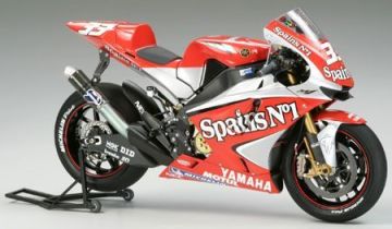 TAM21032  1/12 Yamaha YZR-M1 04 No.7