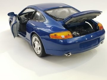 1/18 PORSCHE CARRERA 911