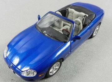 Jaguar XK8  BLUE Convertible 1996 1:18